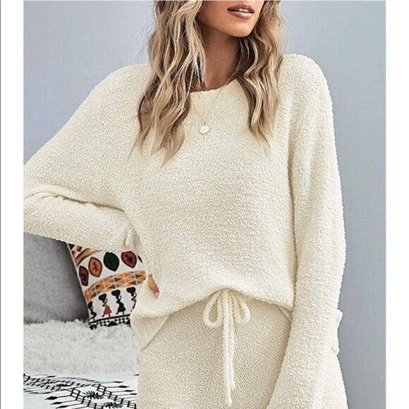 Brand New Fuzzy Knitted Loungewear Set - Picture 5 of 7